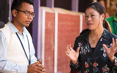 Come utilizzare la tecnologia mobile per compiere imprese VODAFONE FIRSTS MK Gallery EP1 1