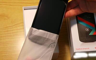 Vodafone Smart 4G unboxing 211