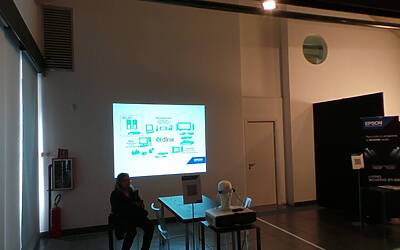 EPSON MOVERIO BT 200 24