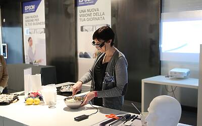 Esecuzione videoricetta con Epson Moverio BT 200 300dpi 10cm