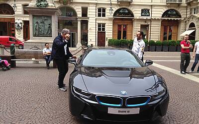 prova auto ibrida ed elettrica bmw i3 i8 al salone del libro torino 201422