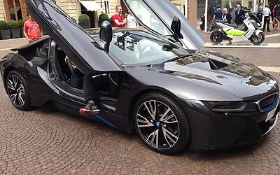 prova auto ibrida ed elettrica bmw i3 i8 al salone del libro torino 201424