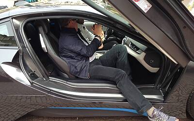 prova auto ibrida ed elettrica bmw i3 i8 al salone del libro torino 201425