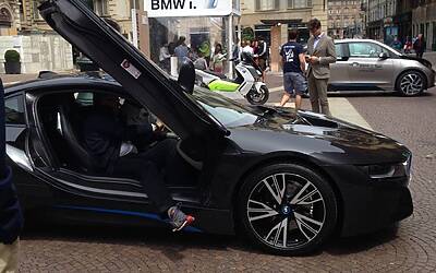 prova auto ibrida ed elettrica bmw i3 i8 al salone del libro torino 201428