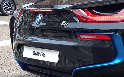 prova auto ibrida ed elettrica bmw i3 i8 al salone del libro torino 201431