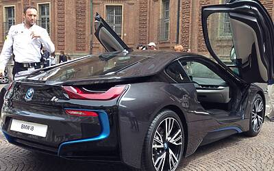 prova auto ibrida ed elettrica bmw i3 i8 al salone del libro torino 201435