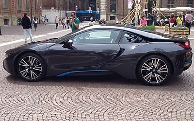 prova auto ibrida ed elettrica bmw i3 i8 al salone del libro torino 201438