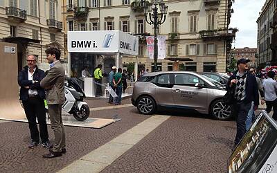 prova auto ibrida ed elettrica bmw i3 i8 al salone del libro torino 201440