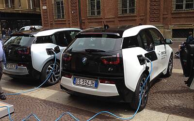 prova auto ibrida ed elettrica bmw i3 i8 al salone del libro torino 201442