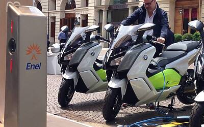 prova auto ibrida ed elettrica bmw i3 i8 al salone del libro torino 201447