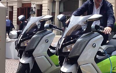 prova auto ibrida ed elettrica bmw i3 i8 al salone del libro torino 201448