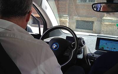 prova auto ibrida ed elettrica bmw i3 i8 al salone del libro torino 201450