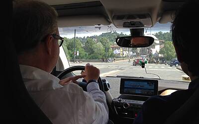 prova auto ibrida ed elettrica bmw i3 i8 al salone del libro torino 201457