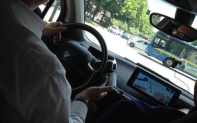 prova auto ibrida ed elettrica bmw i3 i8 al salone del libro torino 201463