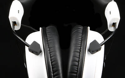 HyperX Cloud  white Cloud white headset front main 03 07 2014 10 41