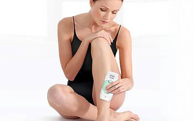 IPLHH100 LifestyleInUseA duo