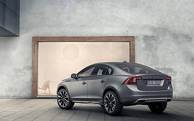 Volvo S60 Cross County NAIAS 2015 8