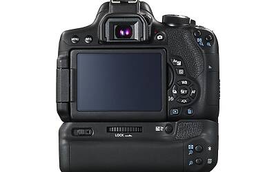 EOS 750D BG EF S18 135 STM BCK Medium