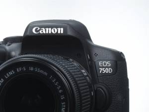 EOS 750D DesignCut White RightCorner E EUR Medium