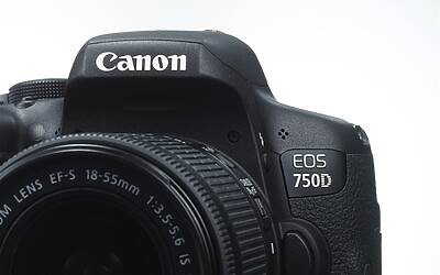 EOS 750D DesignCut White RightCorner E EUR Medium