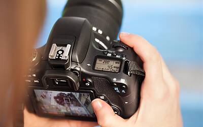 EOS 760D Ambient 3 close up Medium