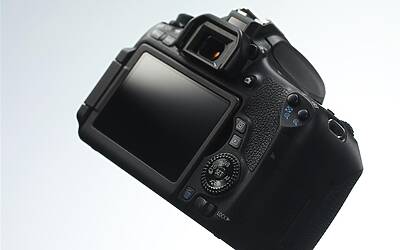 EOS 760D DesignCut RearDial WhiteBackground EUR Medium