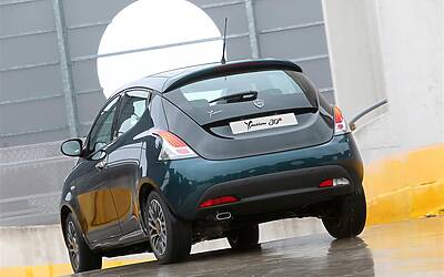 150313 lancia y 30th anniversary 05 Medium