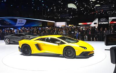 Lamborghini Aventador 2 Medium