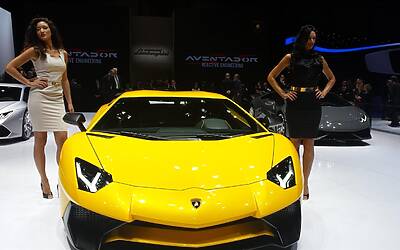 Lamborghini Aventador 4 Medium