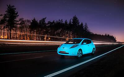 nissan leaf auto fluorescente 2