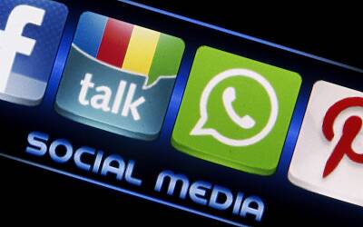 whatsApp supera sms 2 Medium