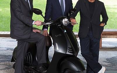 Vespa 946 Emporio Armani