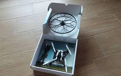 Recensione Parrot Rolling Spider 024