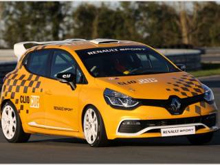 I giornalisti che corrono per Renault Clio Cup