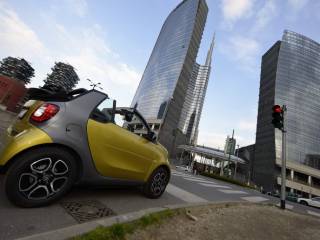 smart corre maratona di milano