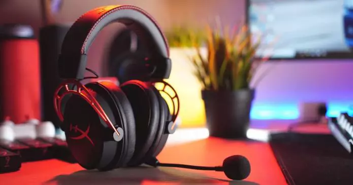 cuffie 1 695x365 - Le cuffie per il gamer professionista: consigli e guida all'acquisto