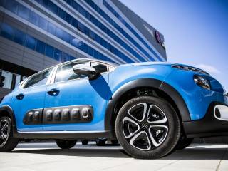 Nuova Citroen C3 Facebook e condividi istantaneamente foto e video della strada