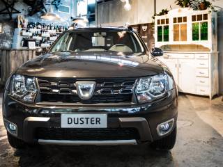 Dacia Duster Black Schadow 3 di 18
