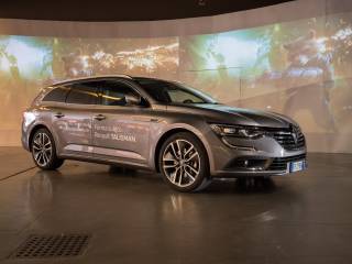 renault salone del mobile courtesy car