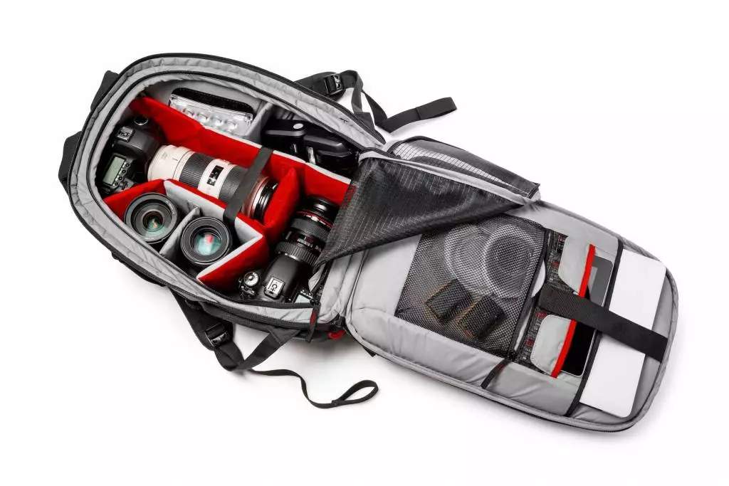 Zaino Manfrotto Pro Light RedBee-210 Apertura Posteriore // Foto Manfrotto
