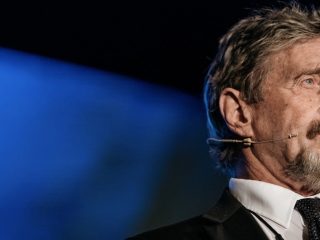 La guerra alle criptovalute in corso lo sostiene John Mcafee