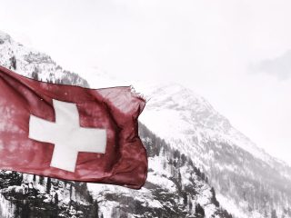 Zug criptovalley Svizzera ha deciso di testare elezioni sulla blockchain