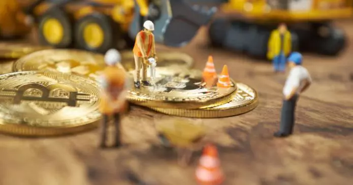 Un altro "Crypto Hack" ed è furto di oltre $ 7,7 milioni: la piattaforma ICO promette il rimborso completo bitcoin mining cryptocurrency 740x493 695x365 - Un altro "Crypto Hack" ed è furto di oltre $ 7,7 milioni: la piattaforma ICO promette il rimborso completo