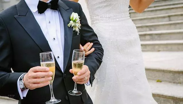 8 sposi su 10 organizzano il matrimonio online bride 1868868 640 640x365 - 8 sposi su 10 organizzano il matrimonio online