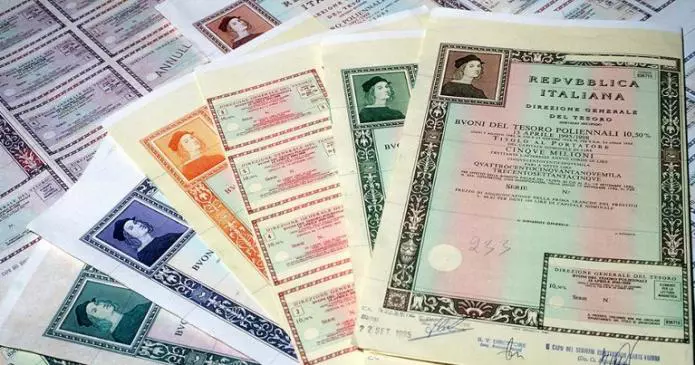 migliori titoli di stato 695x365 - Financial Times: fuga record degli investitori stranieri dai titoli di Stato italiani