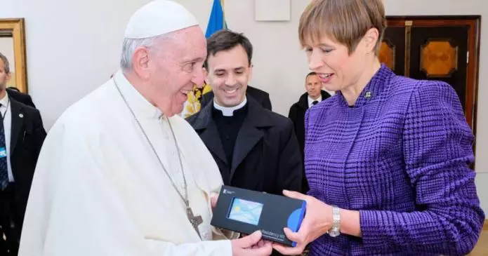 Papa Francesco nuovo "e-resident" in Estonia PopeFR 860x573 695x365 - Papa Francesco nuovo "e-resident" in Estonia