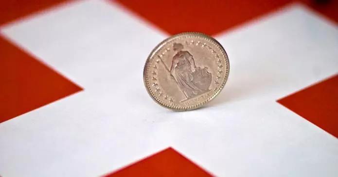 Stablecoin moneta Stabile agganciata al Franco Svizzero Smart Valor lancia la nuova criptovaluta  695x365 - Stablecoin (moneta Stabile) agganciata al Franco Svizzero: Smart Valor lancia la nuova criptovaluta