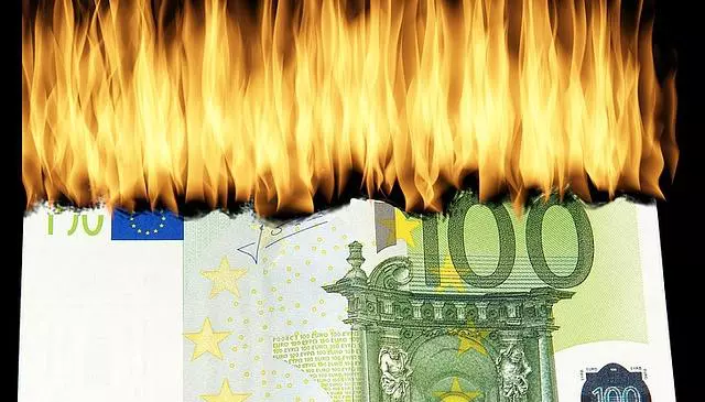 Risparmio gestito, ciò che Mediobanca non dice burn money 1463224 640 640x365 - Risparmio gestito, ciò che Mediobanca non dice