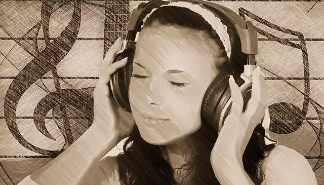 girl 140569 640 640x365 - Ascolto della radio in calo nel 2018. Crescono in pochissimi