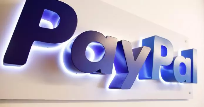 Bitcoin batte nuovamente Paypal 695x365 - Bitcoin batte nuovamente Paypal